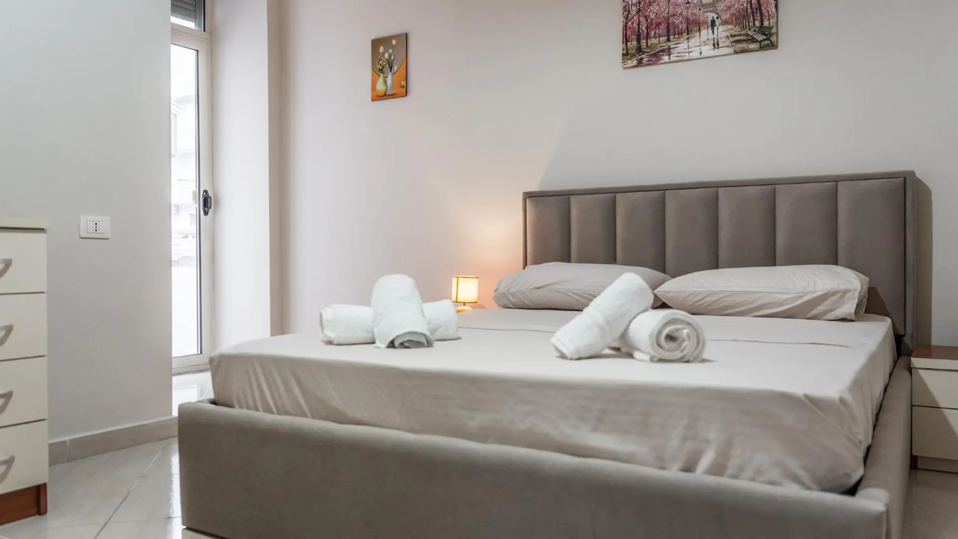公寓 Royal Serenity Beachfront Two-Bedroom Suite Durrës