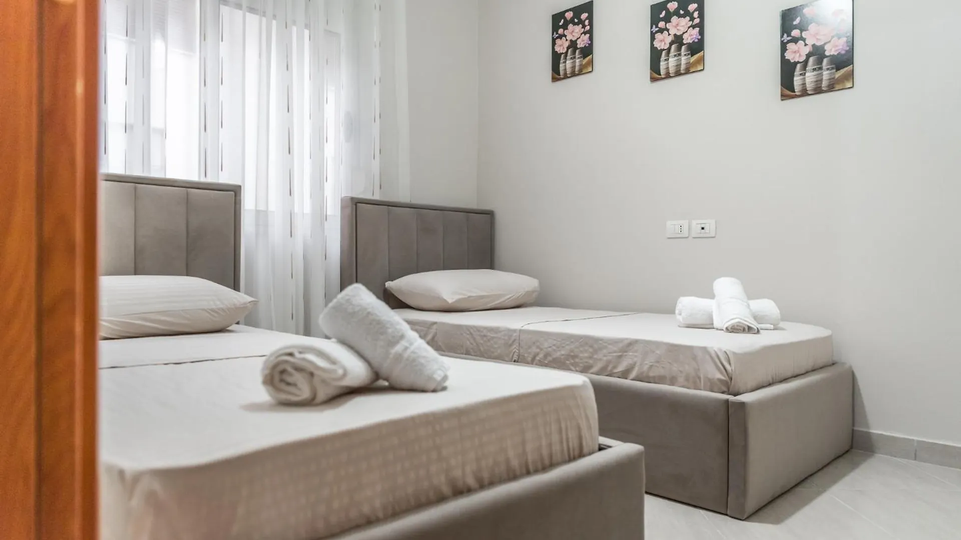 Royal Serenity Beachfront Two-Bedroom Suite Durrës 0*,  阿尔巴尼亚
